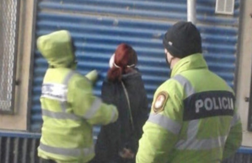 Mujer fue a pedir ayuda a la Comisaria y termino detenida Mujer fue a pedir ayuda a la Comisaria y termino detenida