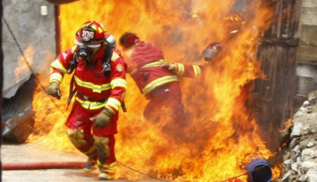 Incendio en Ushuaia: Un bombero sigue internado Incendio en Ushuaia: Un bombero sigue internado