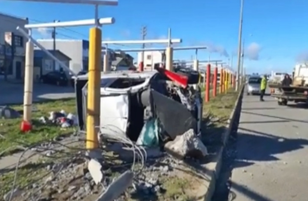 Huian de la Policia y terminaron volcando Huian de la Policia y terminaron volcando