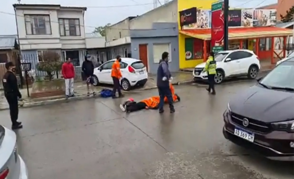 Se cayo de la moto y debio ser trasladado al Hospital Se cayo de la moto y debio ser trasladado al Hospital