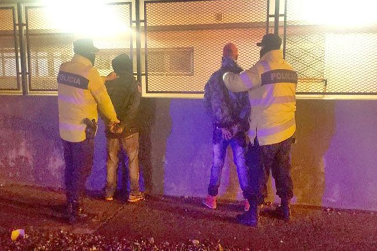 Robo de celular en la via publica dos detenidos Robo de celular en la via publica dos detenidos