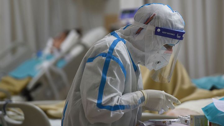 Tenía coronavirus, “murió” y a la semana regresó (vivo) a su casa Tenía coronavirus, “murió” y a la semana regresó (vivo) a su casa