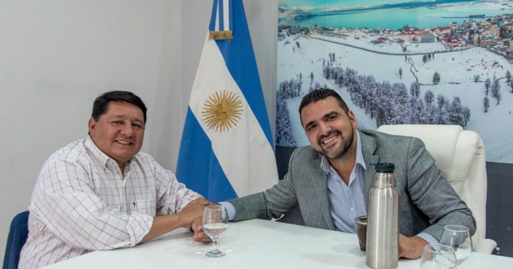 EL CONCEJAL WALTER ABREGU FELICITÓ AL INTENDENTE WALTER VUOTO EL CONCEJAL WALTER ABREGU FELICITÓ AL INTENDENTE WALTER VUOTO