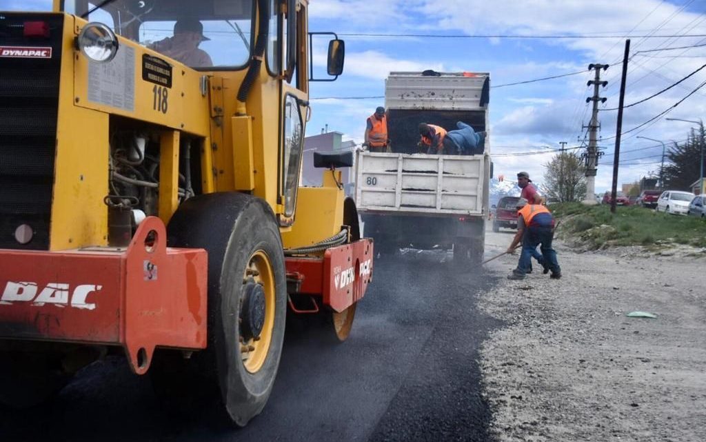 SE REPAVIMENTÓ UN SECTOR DE AVENIDA PERITO MORENO SE REPAVIMENTÓ UN SECTOR DE AVENIDA PERITO MORENO