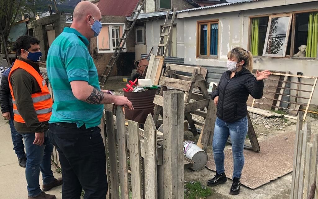 LA MUNICIPALIDAD DE USHUAIA INFORMÓ A VECINOS Y VECINAS DEL BARRIO EL LIBERTADOR SOBRE LAS PRÓXIMAS JORNADAS DE EMBELLECIMIENTO LA MUNICIPALIDAD DE USHUAIA INFORMÓ A VECINOS Y VECINAS DEL BARRIO EL LIBERTADOR SOBRE LAS PRÓXIMAS JORNADAS DE EMBELLECIMIENTO