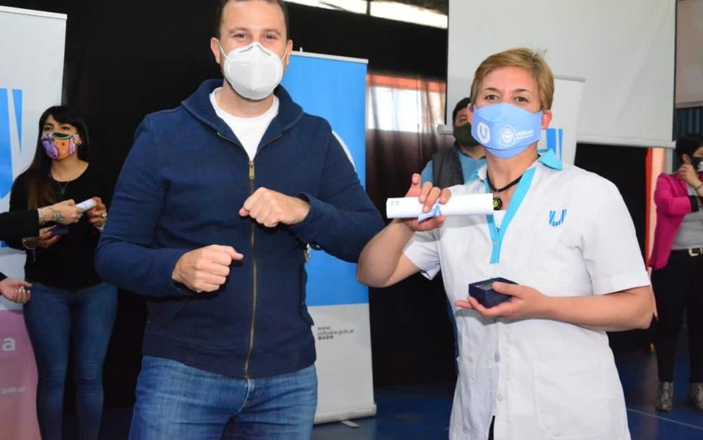 LA MUNICIPALIDAD DE USHUAIA ENTREGÓ RECONOCIMIENTOS A MUNICIPALES DEL ÁREA SOCIAL POR SU LABOR DURANTE LA PANDEMIA LA MUNICIPALIDAD DE USHUAIA ENTREGÓ RECONOCIMIENTOS A MUNICIPALES DEL ÁREA SOCIAL POR SU LABOR DURANTE LA PANDEMIA