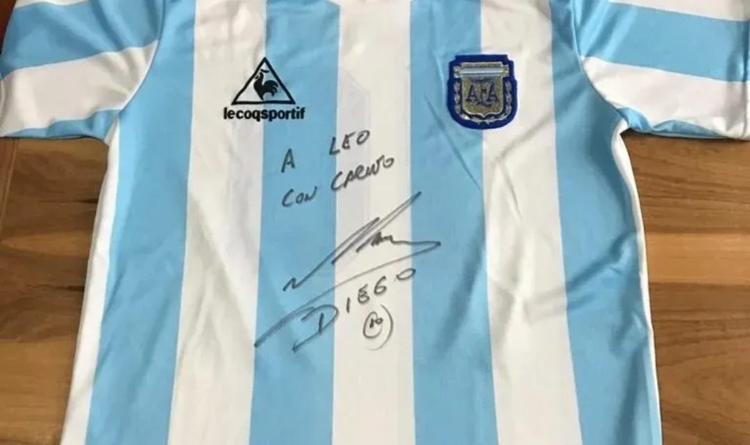 Piden hasta $15 millones por una camiseta de Diego autografiada Piden hasta $15 millones por una camiseta de Diego autografiada