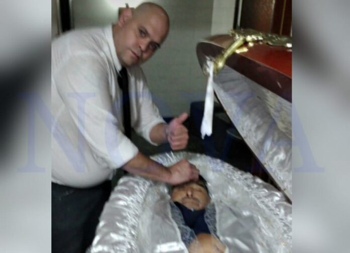 ESCÁNDALO POR LA FILTRACIÓN DE UNA FOTO DEL CUERPO DE DIEGO MARADONA ESCÁNDALO POR LA FILTRACIÓN DE UNA FOTO DEL CUERPO DE DIEGO MARADONA