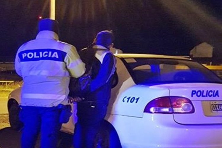 Conductor huyo de la Policia en la madrugada y fue detenido en Ushuaia Conductor huyo de la Policia en la madrugada y fue detenido en Ushuaia