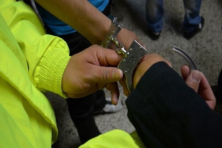 Choco contra el frente de una vivienda y termino detenido Choco contra el frente de una vivienda y termino detenido