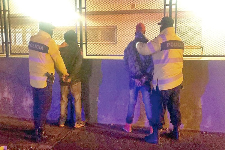 Dos detenidos en la madrugada Dos detenidos en la madrugada