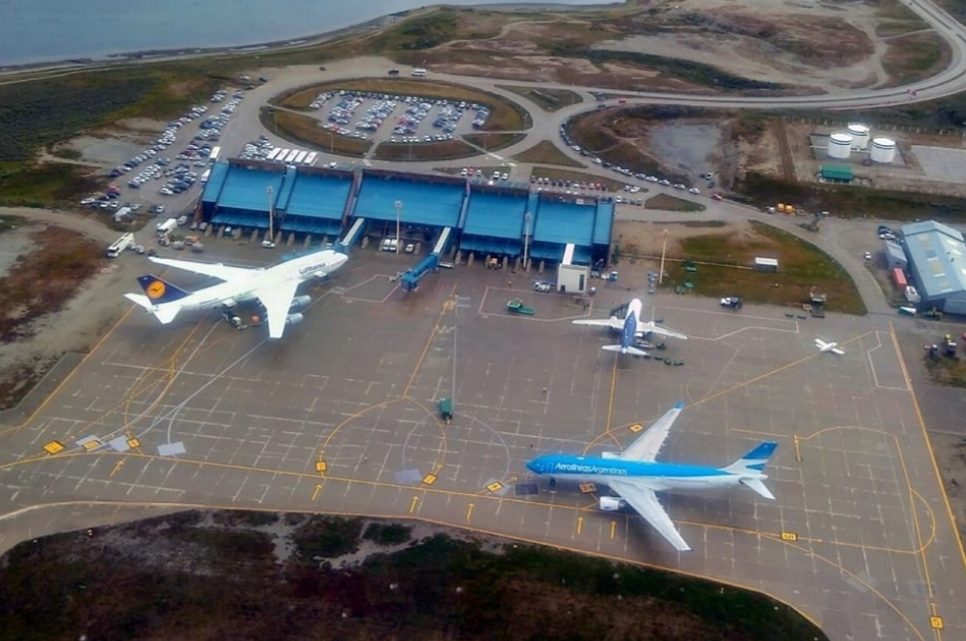 GOBIERNO AUTORIZÓ A AEROLÍNEAS ARGENTINAS A REALIZAR TODOS LOS VUELOS NECESARIOS PARA MANTENER LA CONECTIVIDAD AÉREA DESDE Y HACIA LA PROVINCIA GOBIERNO AUTORIZÓ A AEROLÍNEAS ARGENTINAS A REALIZAR TODOS LOS VUELOS NECESARIOS PARA MANTENER LA CONECTIVIDAD AÉREA DESDE Y HACIA LA PROVINCIA