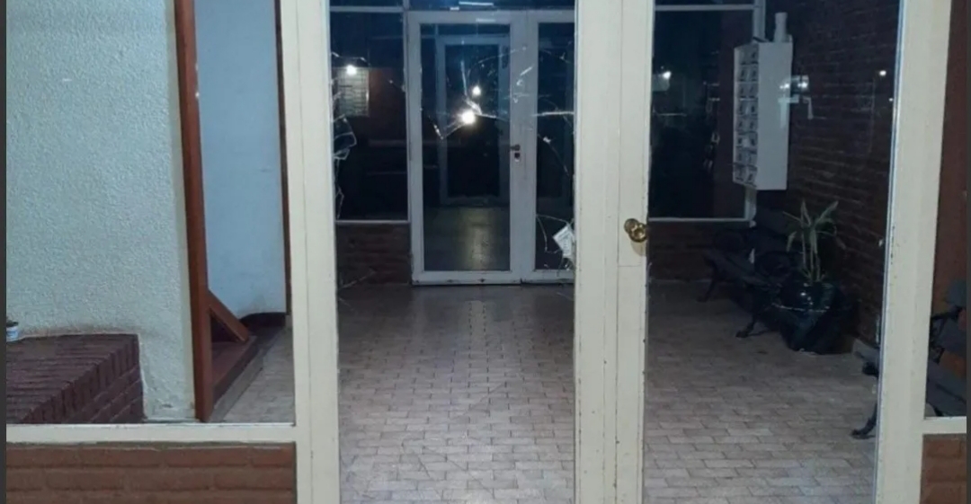 Una adolescente discutió con su papá y se tiró desde un segundo piso por la ventana Una adolescente discutió con su papá y se tiró desde un segundo piso por la ventana