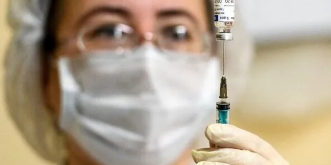 Seis personas murieron tras aplicarse la vacuna de Pfizer Seis personas murieron tras aplicarse la vacuna de Pfizer