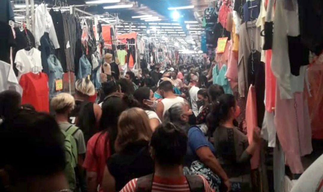 Coronavirus en la Argentina: preocupantes imágenes en la feria La Salada Coronavirus en la Argentina: preocupantes imágenes en la feria La Salada