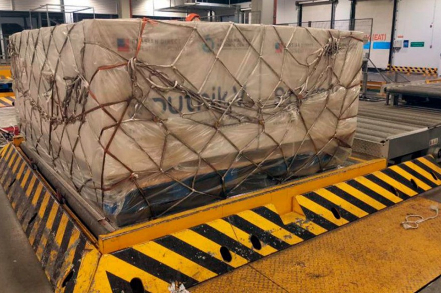 Ya está en Rusia el avión de Aerolíneas que traerá a Argentina las primeras dosis de la vacuna Sputnik V Ya está en Rusia el avión de Aerolíneas que traerá a Argentina las primeras dosis de la vacuna Sputnik V
