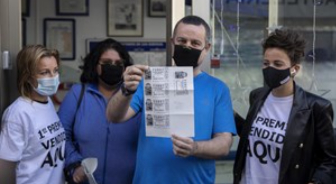 Lleva 3 años sin trabajar para cuidar de su mujer enferma y hoy ganó 1,2 millones de euros en la lotería Lleva 3 años sin trabajar para cuidar de su mujer enferma y hoy ganó 1,2 millones de euros en la lotería