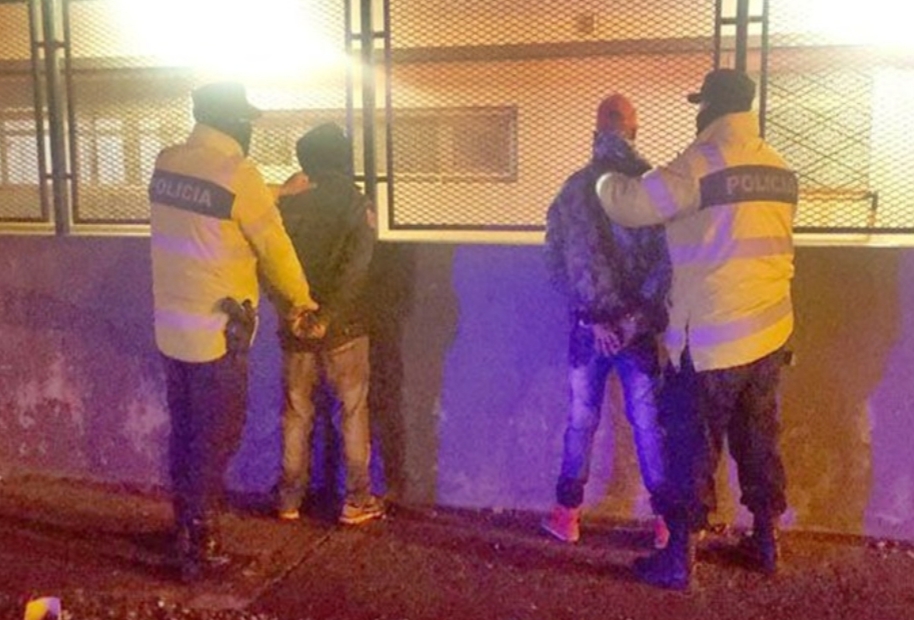 Dos detenidos y dos policias lesionados en una discusion que termino en pelea Dos detenidos y dos policias lesionados en una discusion que termino en pelea