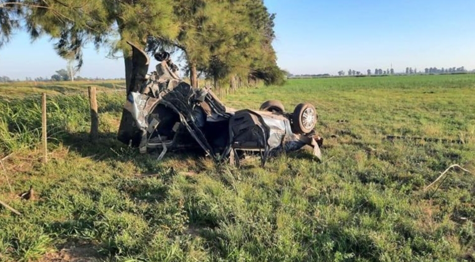 Accidente fatal en Santa Fe: murieron cuatro adolescentes al volcar el auto en el que viajaban Accidente fatal en Santa Fe: murieron cuatro adolescentes al volcar el auto en el que viajaban