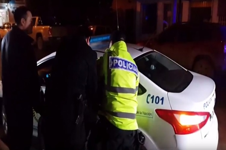 Choco contra unos postes de luz y termino detenido en Ushuaia Choco contra unos postes de luz y termino detenido en Ushuaia