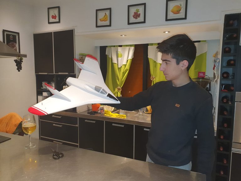 Tiene 14 años, es de Resistencia y construyó un avión de ala única, hito de la historia aeronáutica argentina Tiene 14 años, es de Resistencia y construyó un avión de ala única, hito de la historia aeronáutica argentina