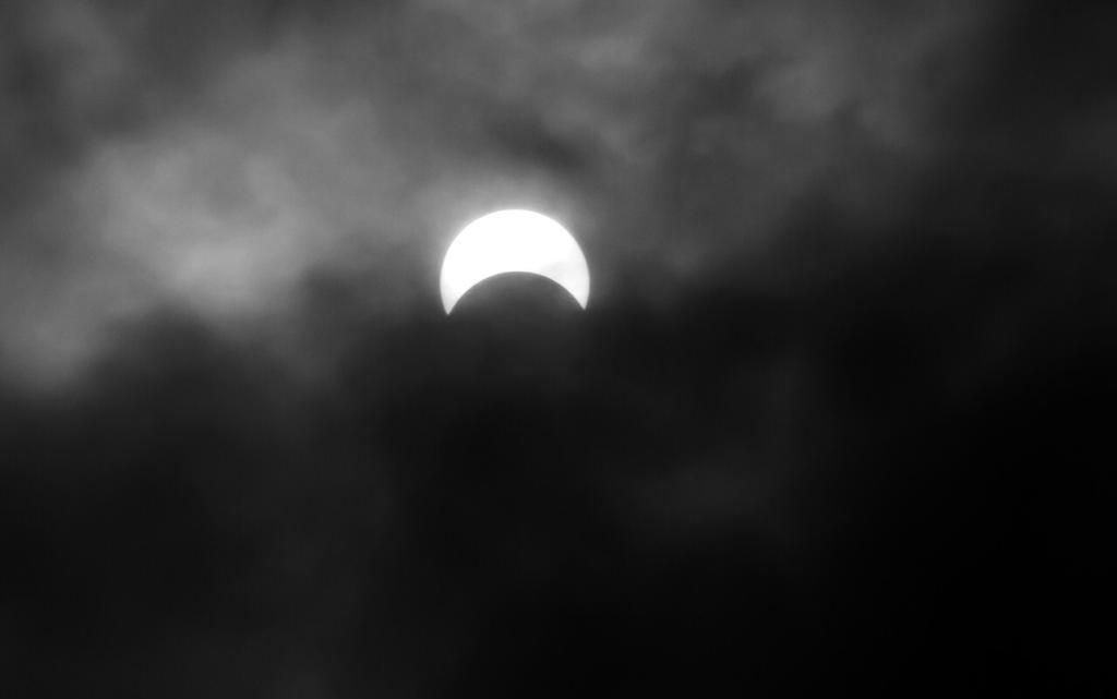 EL ECLIPSE SOLAR TAMBIÉN LLEGÓ A USHUAIA EL ECLIPSE SOLAR TAMBIÉN LLEGÓ A USHUAIA
