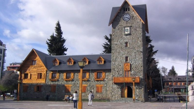 Bariloche demandará a los estudiantes que viajaron sabiendo que tenían coronavirus Bariloche demandará a los estudiantes que viajaron sabiendo que tenían coronavirus
