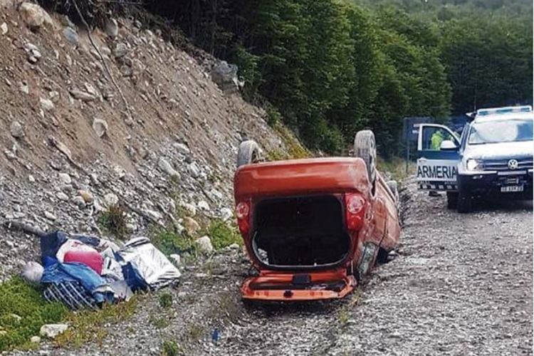 Despiste y vuelco en la Ruta 3 sin lesionados Despiste y vuelco en la Ruta 3 sin lesionados