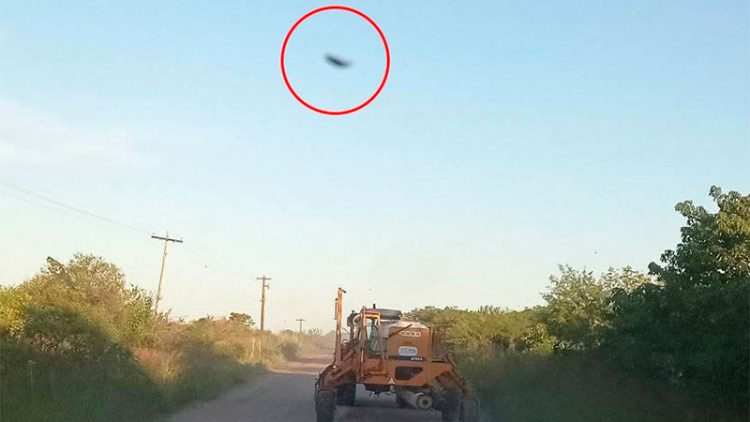 Un productor rural captó un OVNI nítido al terminar de sembrar Un productor rural captó un OVNI nítido al terminar de sembrar