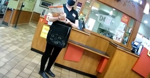 Se cansó de que sus clientes no usen barbijos y renunció a su trabajo Se cansó de que sus clientes no usen barbijos y renunció a su trabajo