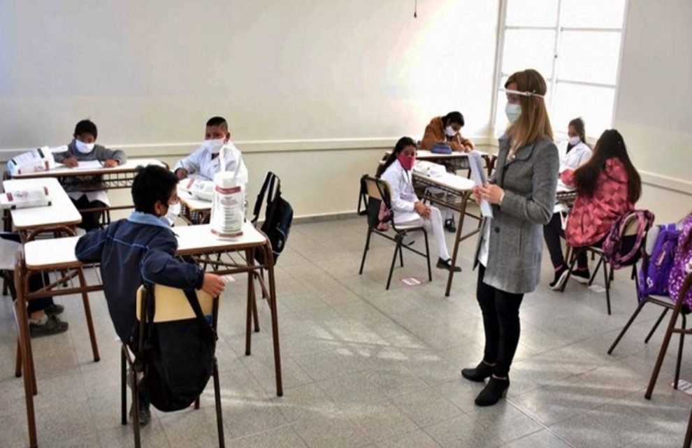 Vacunaran a docentes para que sea presencial el ciclo lectivo 2021 Vacunaran a docentes para que sea presencial el ciclo lectivo 2021