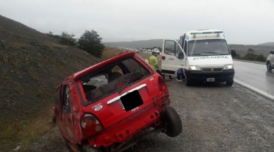 Ruta 3: un auto volcó y el conductor salvó su vida Ruta 3: un auto volcó y el conductor salvó su vida