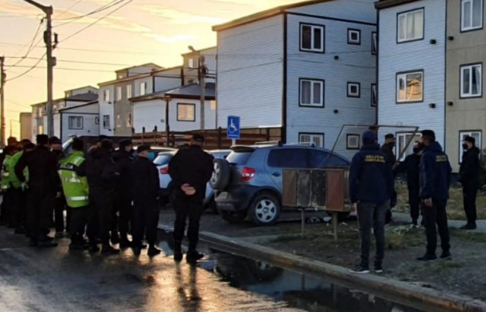 Fuerte operativo con allanamientos en Chacra XIII por tentativa de homicidio Fuerte operativo con allanamientos en Chacra XIII por tentativa de homicidio