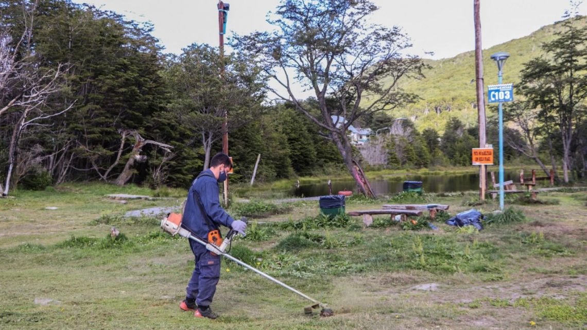 LA MUNICIPALIDAD DE USHUAIA REALIZÓ EL MANTENIMIENTO DEL ENTORNO DE LAGUNA DEL DIABLO LA MUNICIPALIDAD DE USHUAIA REALIZÓ EL MANTENIMIENTO DEL ENTORNO DE LAGUNA DEL DIABLO