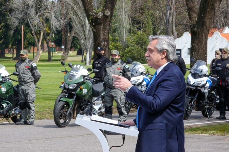 Fuerzas de seguridad para disipar aglomeraciones y toque de queda sanitario Fuerzas de seguridad para disipar aglomeraciones y toque de queda sanitario