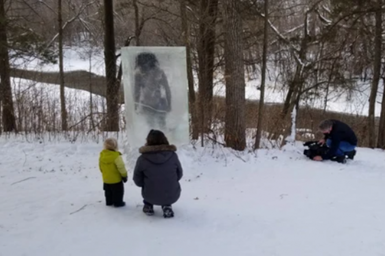 Apareció el cadáver de un “cavernícola” dentro de un cubo de hielo Apareció el cadáver de un “cavernícola” dentro de un cubo de hielo