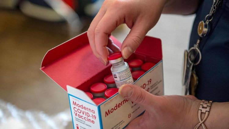 Desenchufó por error un refrigerador y arruinó 1.900 dosis de la vacuna contra el coronavirus Desenchufó por error un refrigerador y arruinó 1.900 dosis de la vacuna contra el coronavirus