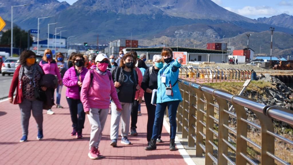 LA MUNICIPALIDAD DE USHUAIA INVITA A REDESCUBRIR LA CIUDAD A LOS ADULTOS MAYORES, NIÑOS Y PERSONAS CON DISCAPACIDAD LA MUNICIPALIDAD DE USHUAIA INVITA A REDESCUBRIR LA CIUDAD A LOS ADULTOS MAYORES, NIÑOS Y PERSONAS CON DISCAPACIDAD