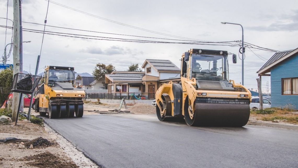 AVANZAN EN LA PAVIMENTACIÓN DE LAS CALLES BAHÍA MARGARITA Y RÍO CLARO EN EL BARRIO PIPO AVANZAN EN LA PAVIMENTACIÓN DE LAS CALLES BAHÍA MARGARITA Y RÍO CLARO EN EL BARRIO PIPO