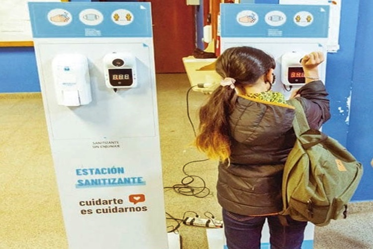 Tardaron 14 meses para comenzar a instalar tótem en los ingresos a clases en TDF Tardaron 14 meses para comenzar a instalar tótem en los ingresos a clases en TDF