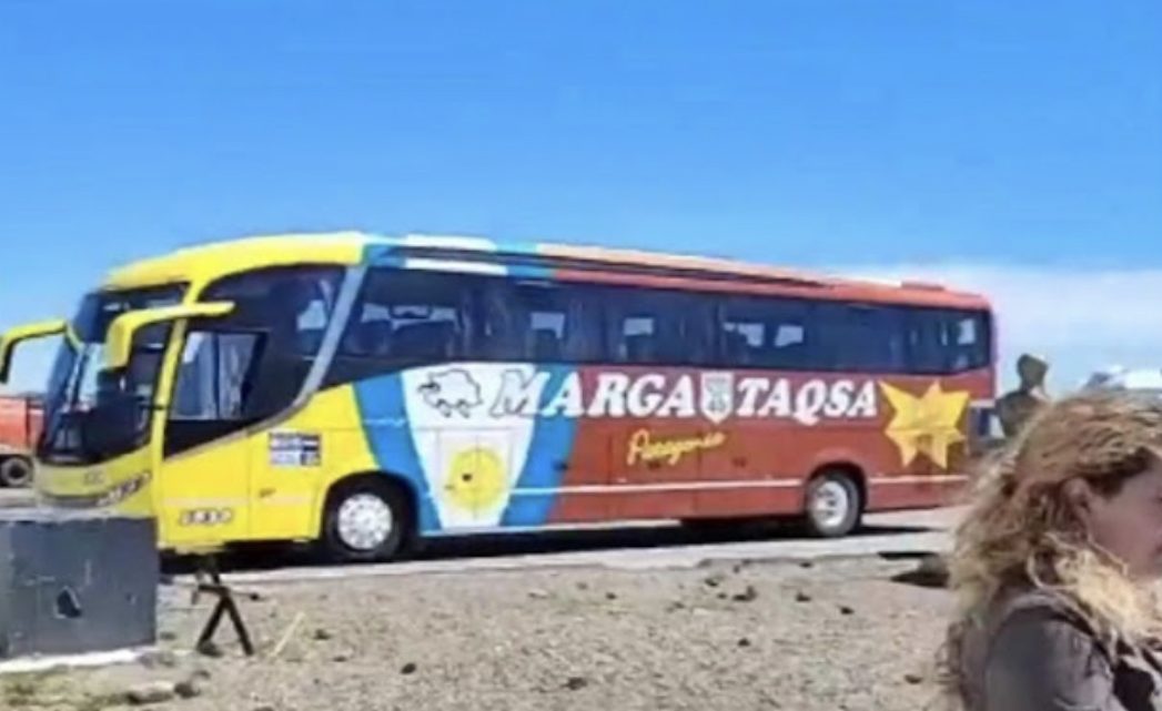 Otra vez un colectivo varado en el frontera por problema con los papeles Otra vez un colectivo varado en el frontera por problema con los papeles