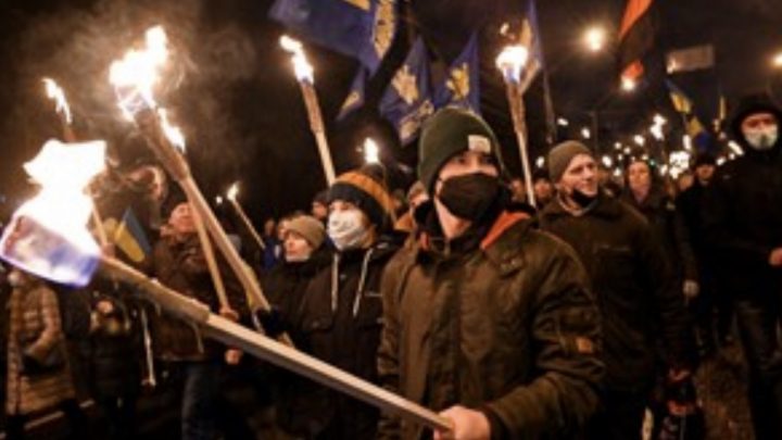 Conflicto con Rusia: Kiev decretó toque de queda hasta el lunes