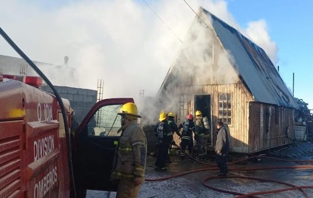 Incendio en una vivienda, una mujer y cuatro menores trasladados al Hospital