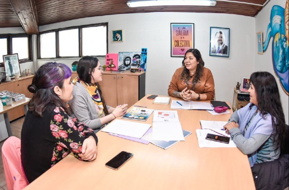 BELEN MOLINA MANTUVO UN ENCUENTRO CON CARINA GAVALDA, DIRECTORA DEL CORTOMETRAJE “TINTA SECA” BELEN MOLINA MANTUVO UN ENCUENTRO CON CARINA GAVALDA, DIRECTORA DEL CORTOMETRAJE “TINTA SECA”