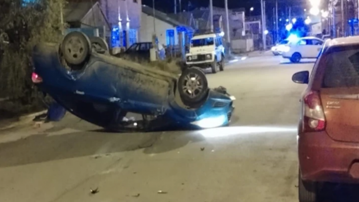 Choque, vuelco, conductor huyo a pie y vehículo incautado en Ushuaia